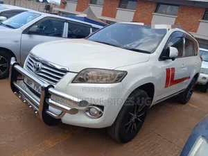 Toyota Vanguard 2011 White