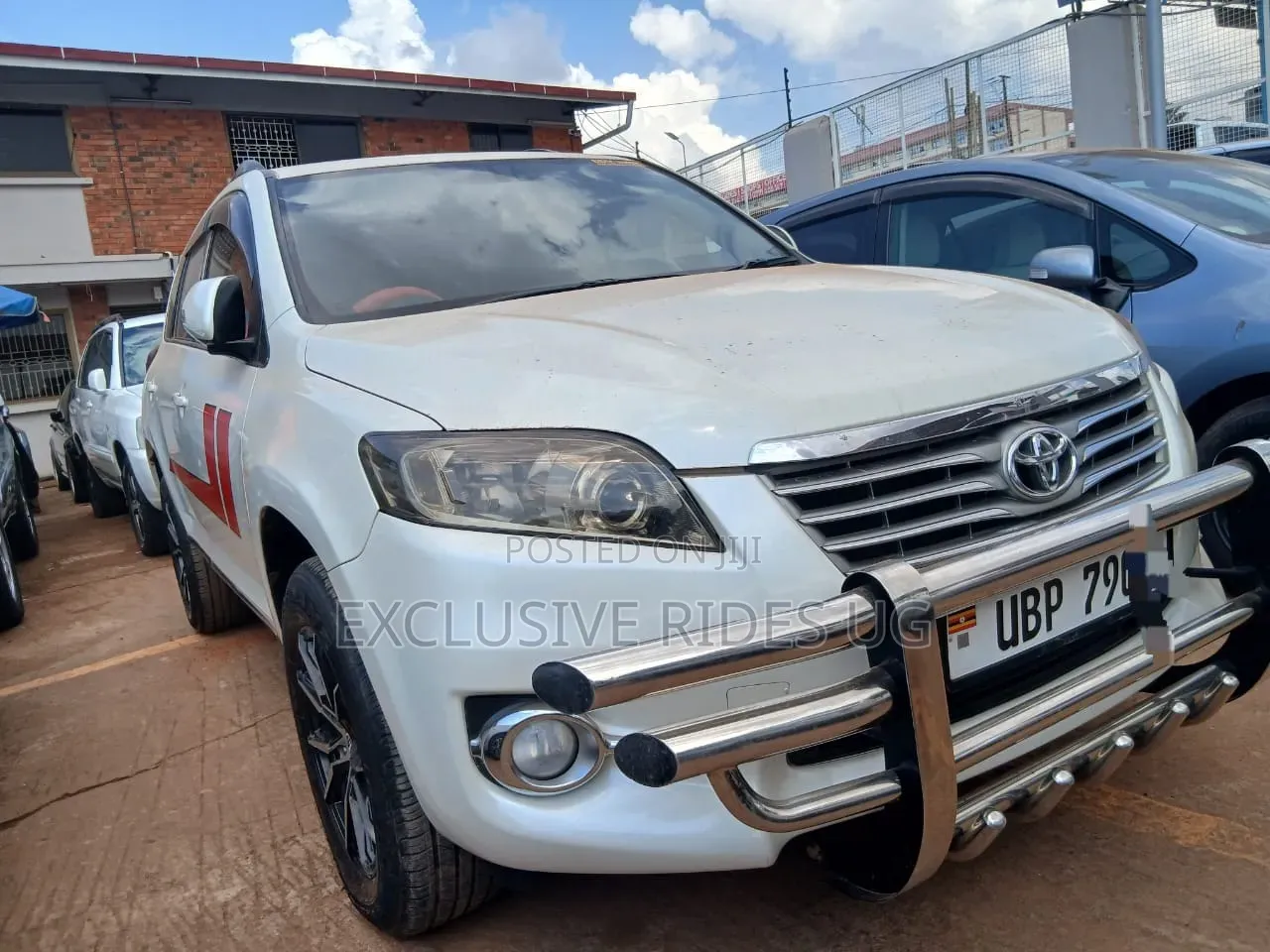Toyota Vanguard 2011 White