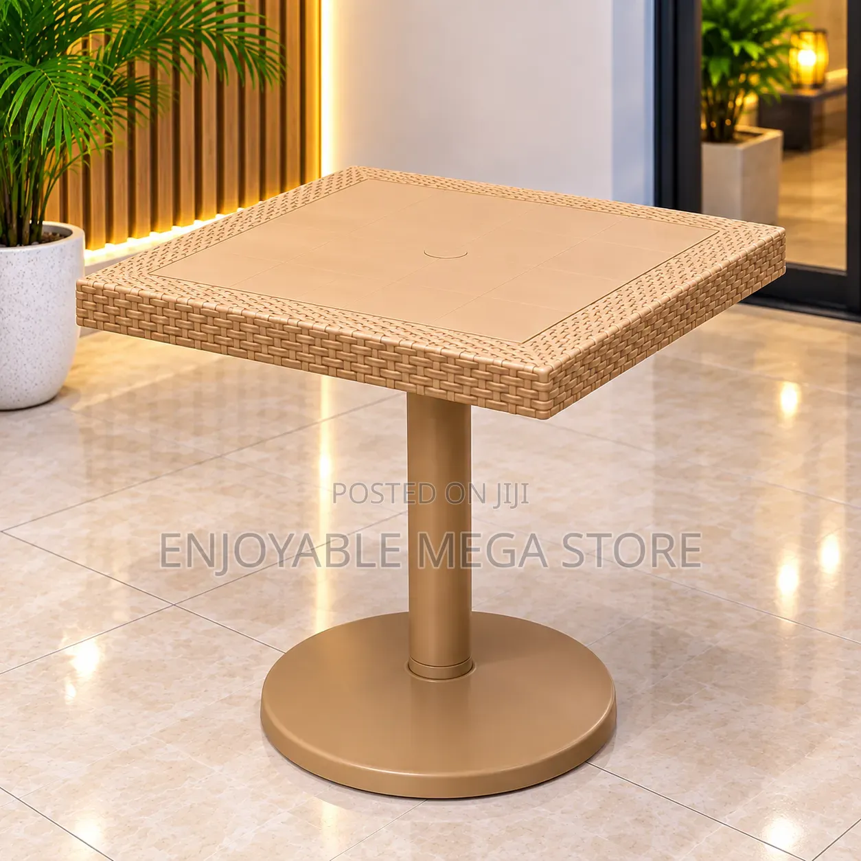Indoor/Outdoor Plastic Table Plastic Table
