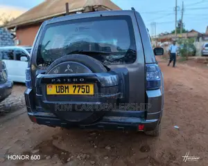 Mitsubishi Pajero V80 3.0 VR-I 2013