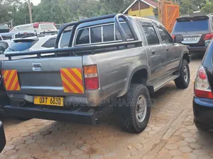 Toyota Hilux 2.5 Cab 2005 Gray