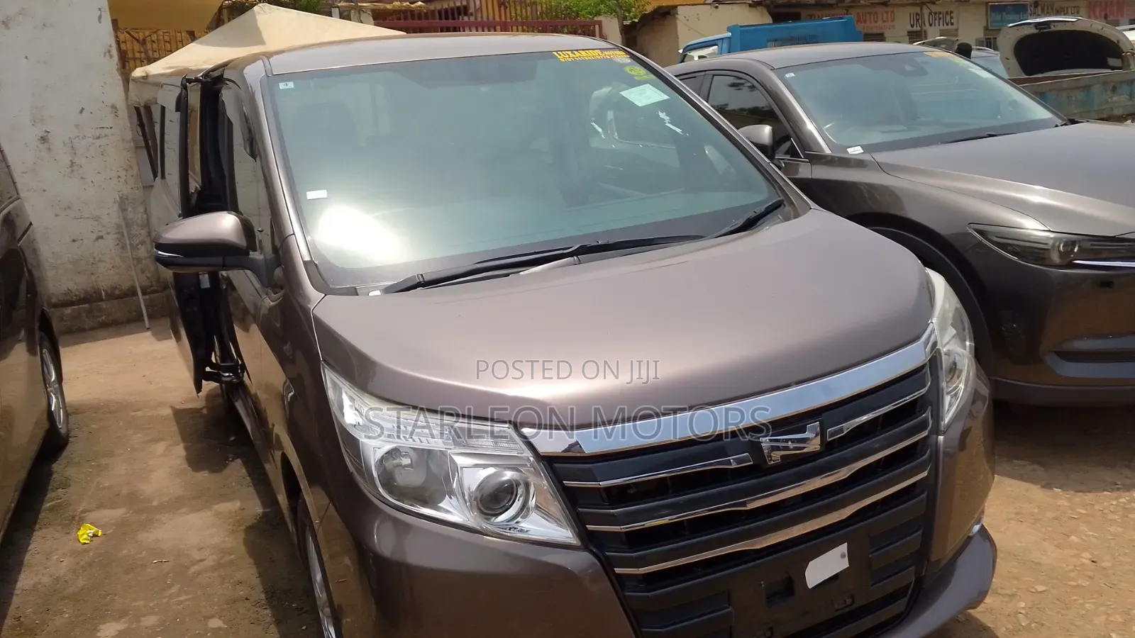 Toyota Noah 2015 Gray