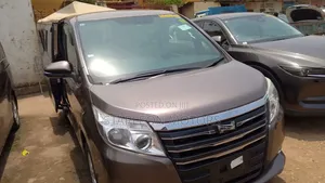 Toyota Noah 2015 Gray