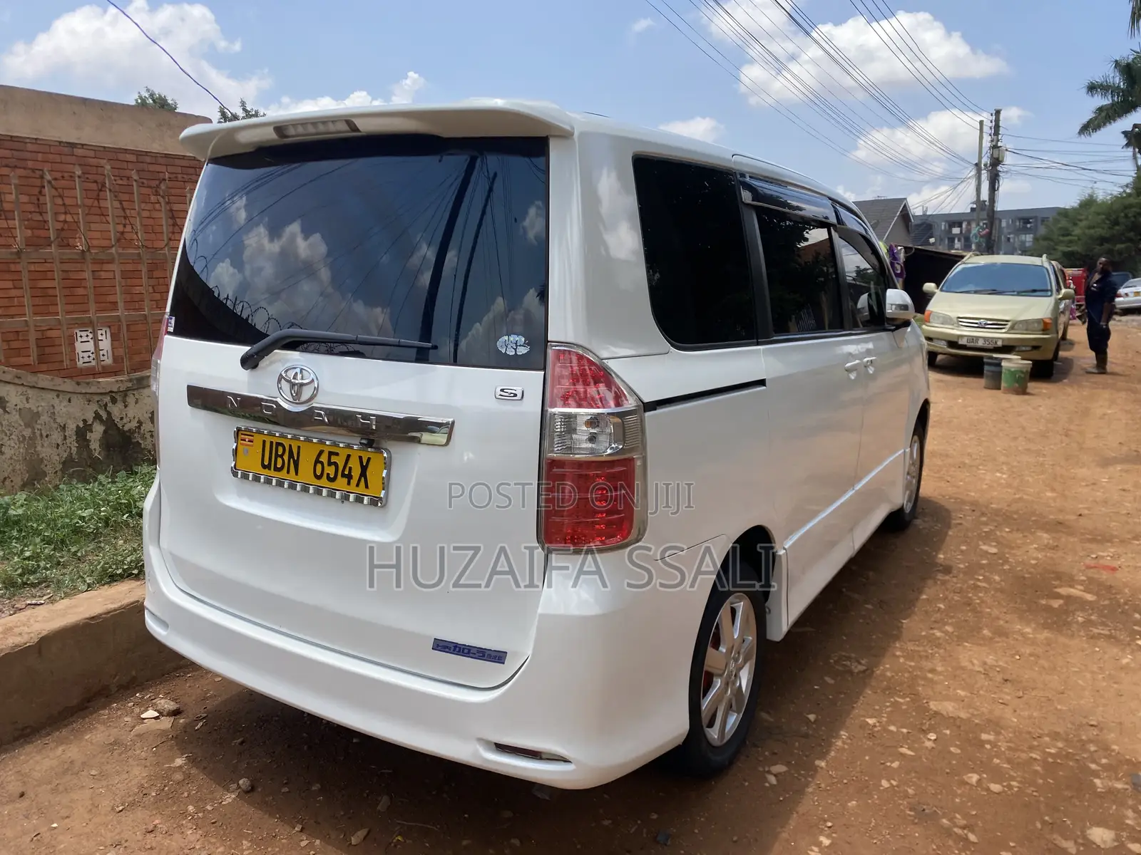 Toyota Noah 2011 White