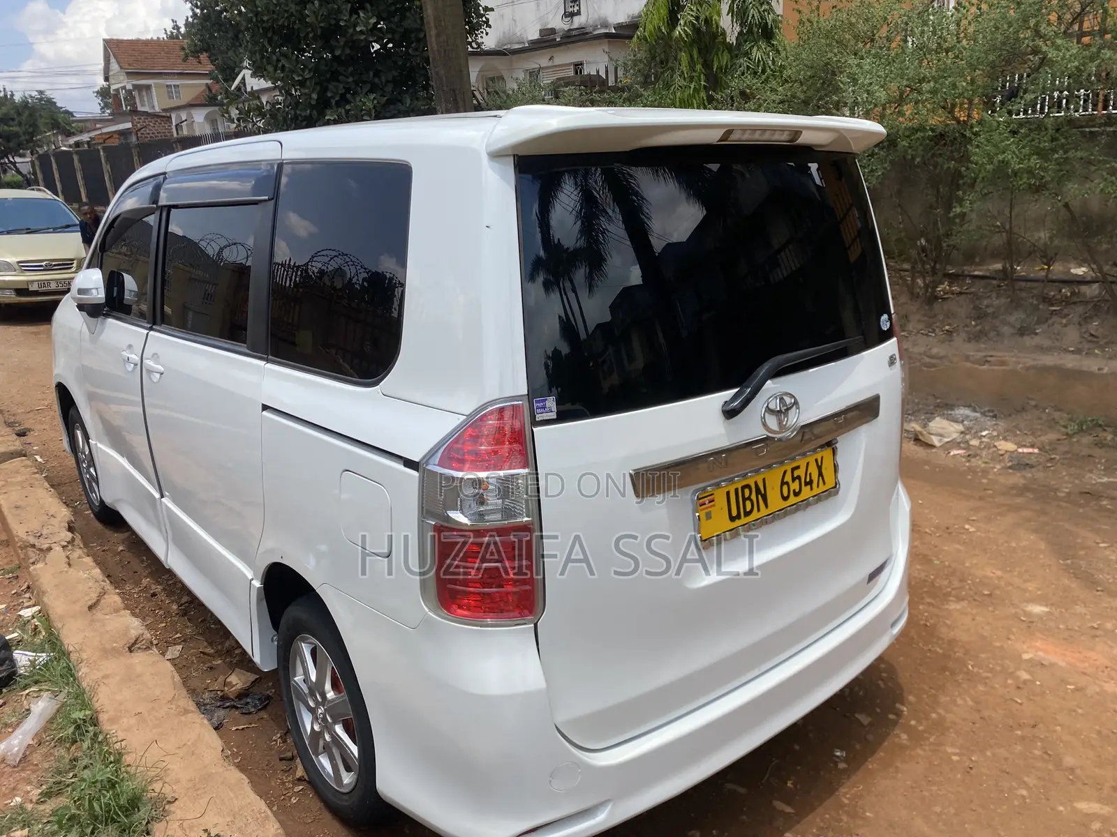 Toyota Noah 2011 White
