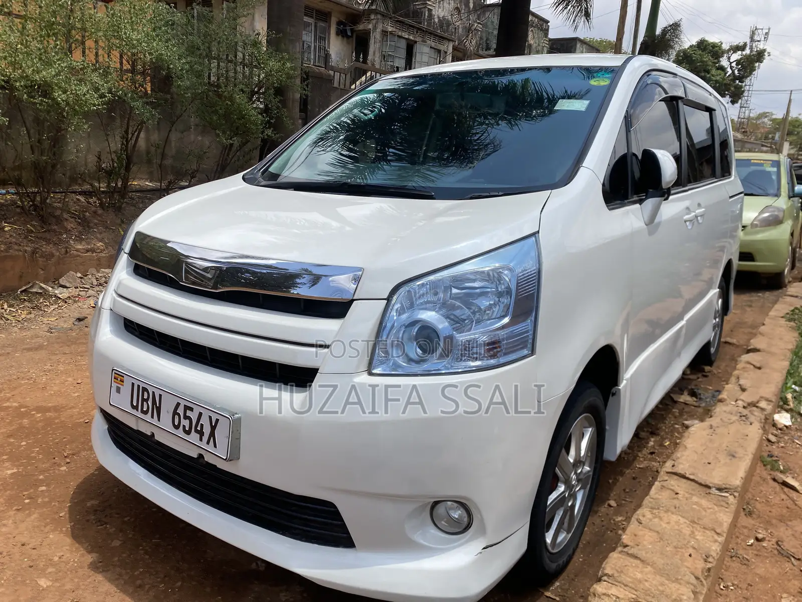 Toyota Noah 2011 White