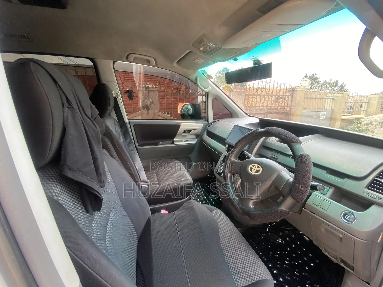 Toyota Noah 2011 White