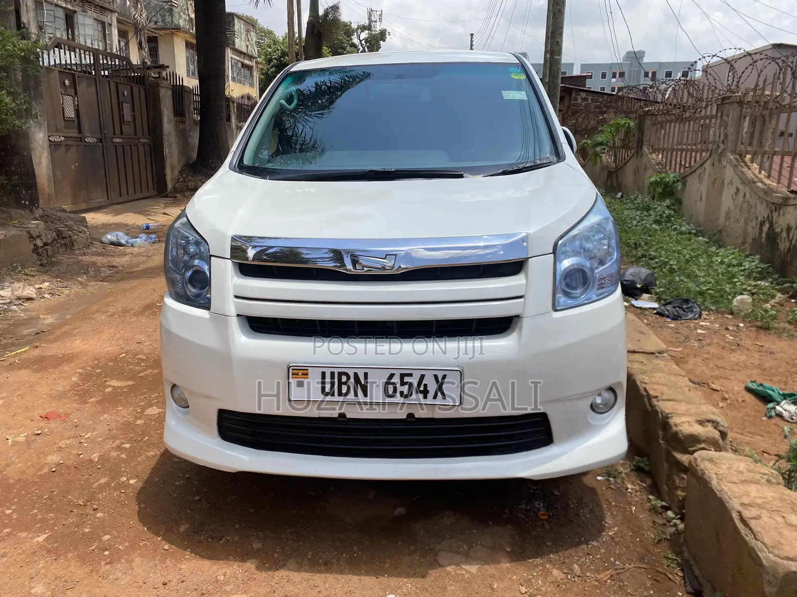Toyota Noah 2011 White