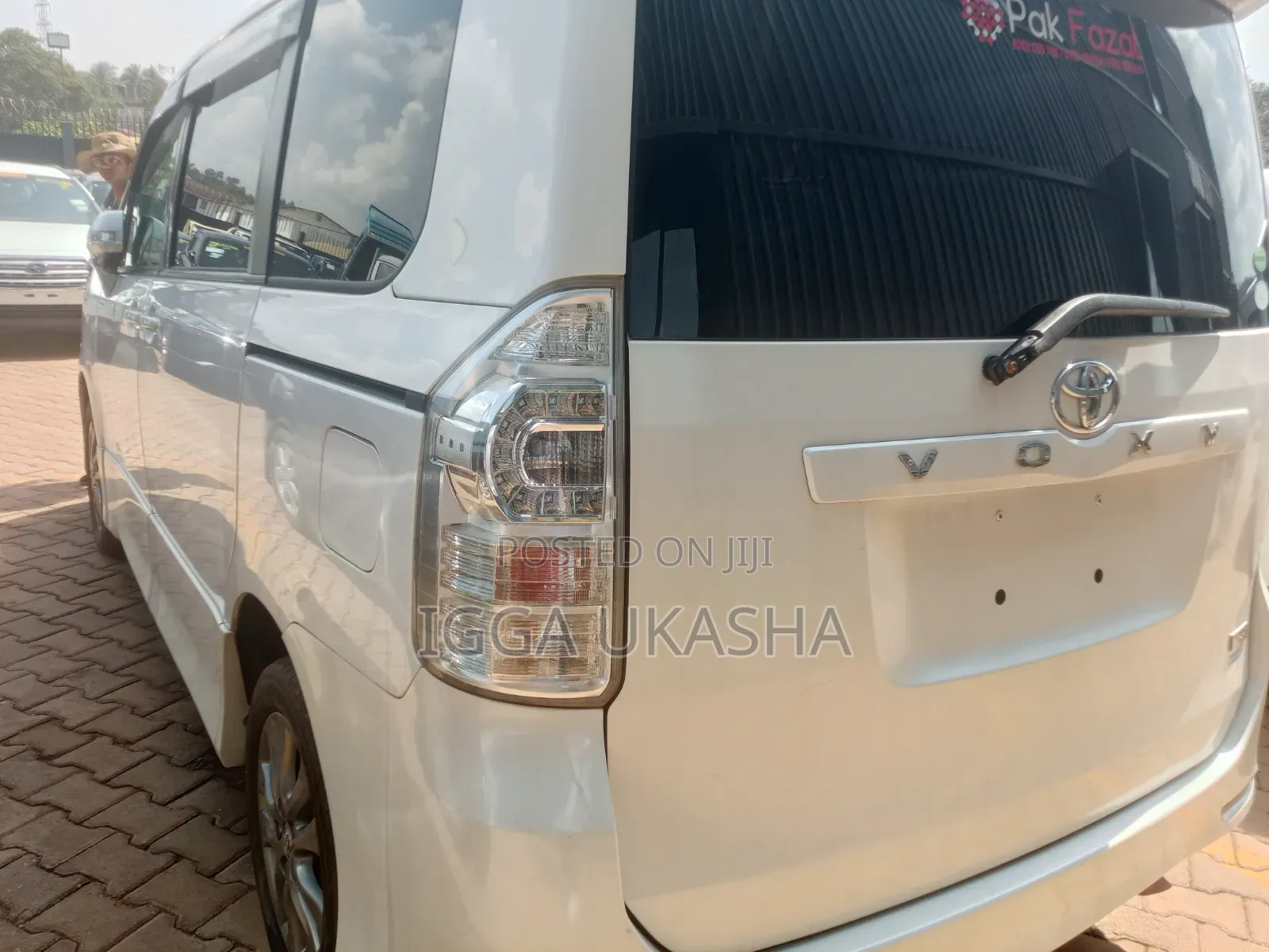Toyota Voxy 2013 White
