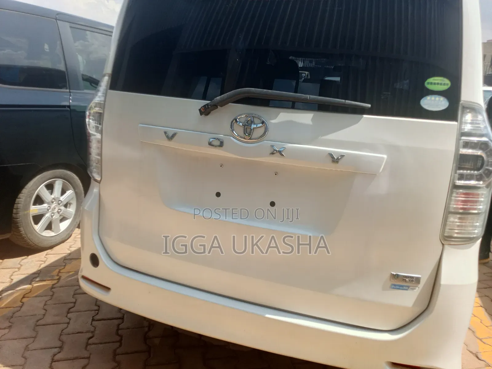 Toyota Voxy 2013 White