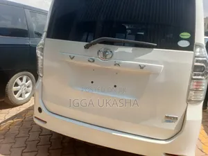 Toyota Voxy 2013 White