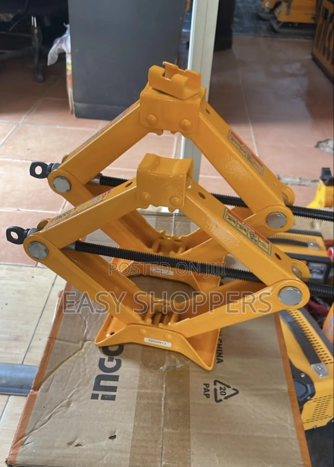 Ingco 2 Ton Scissor Car Jack Heavy Duty Car Lifter