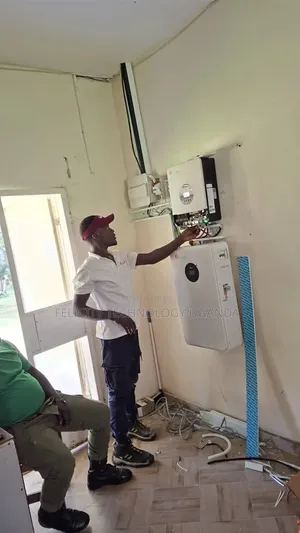 10kwh Lithium Battery and 8kva Hybrid Inverter