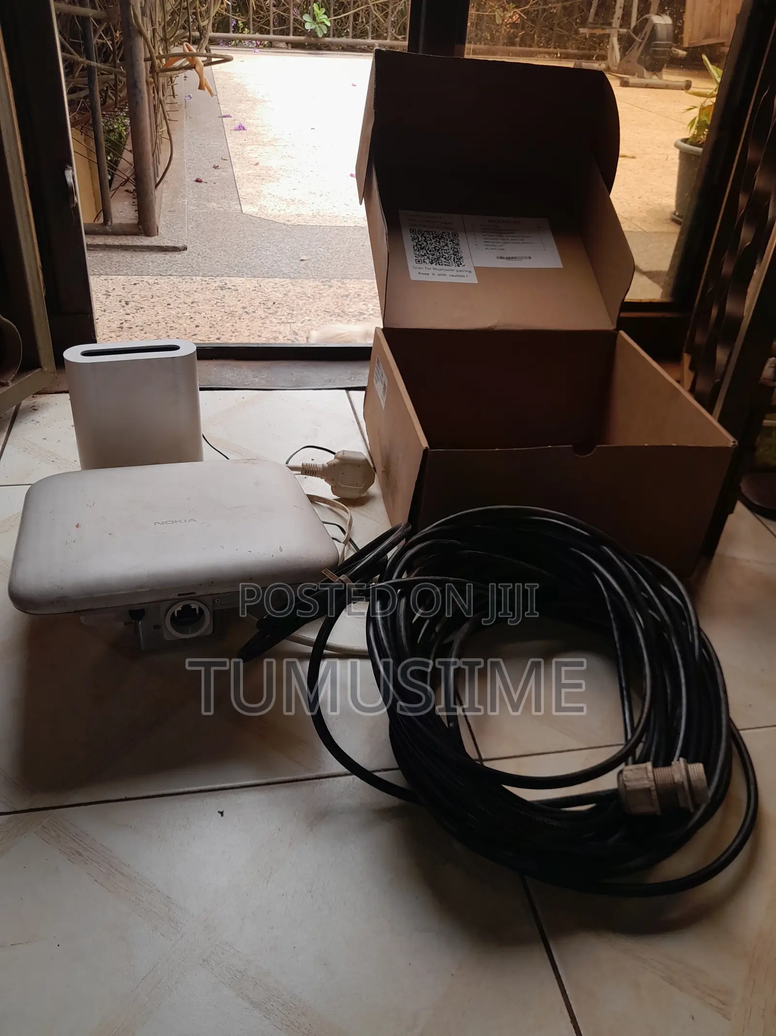 Nokia FastMile 4G Outdoor Receiver and Wifi Beacon Mesh Kit