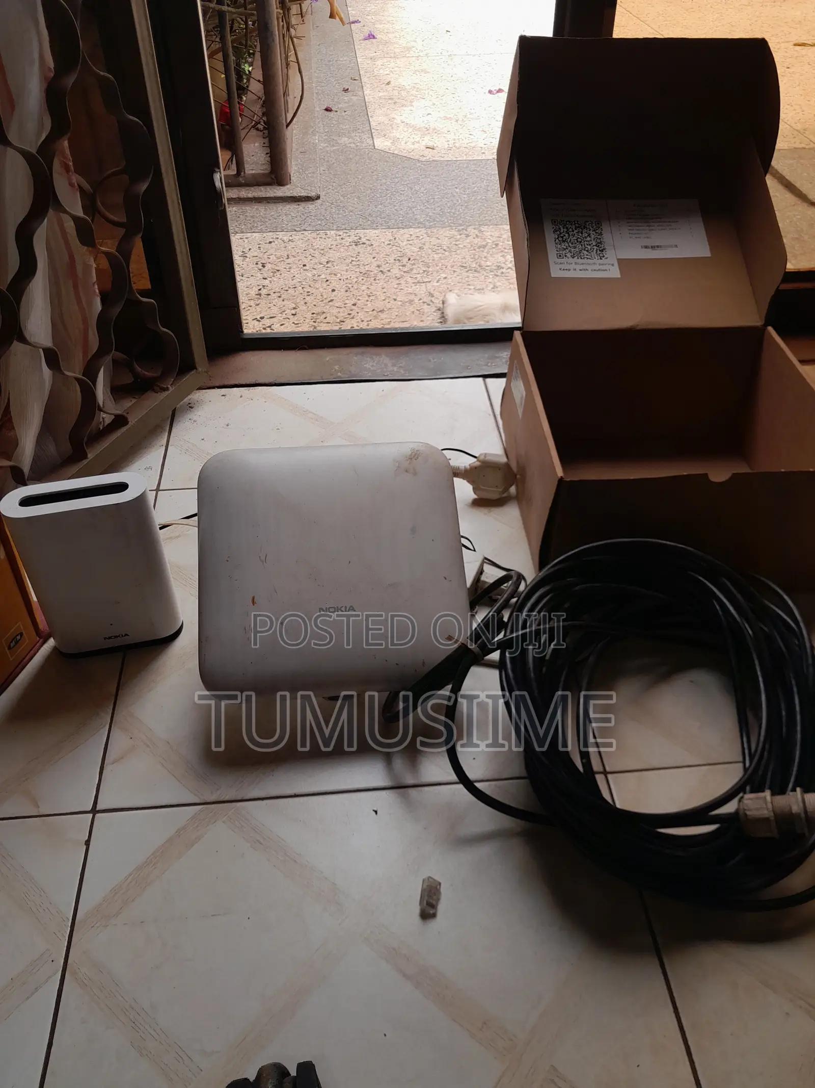 Nokia FastMile 4G Outdoor Receiver and Wifi Beacon Mesh Kit