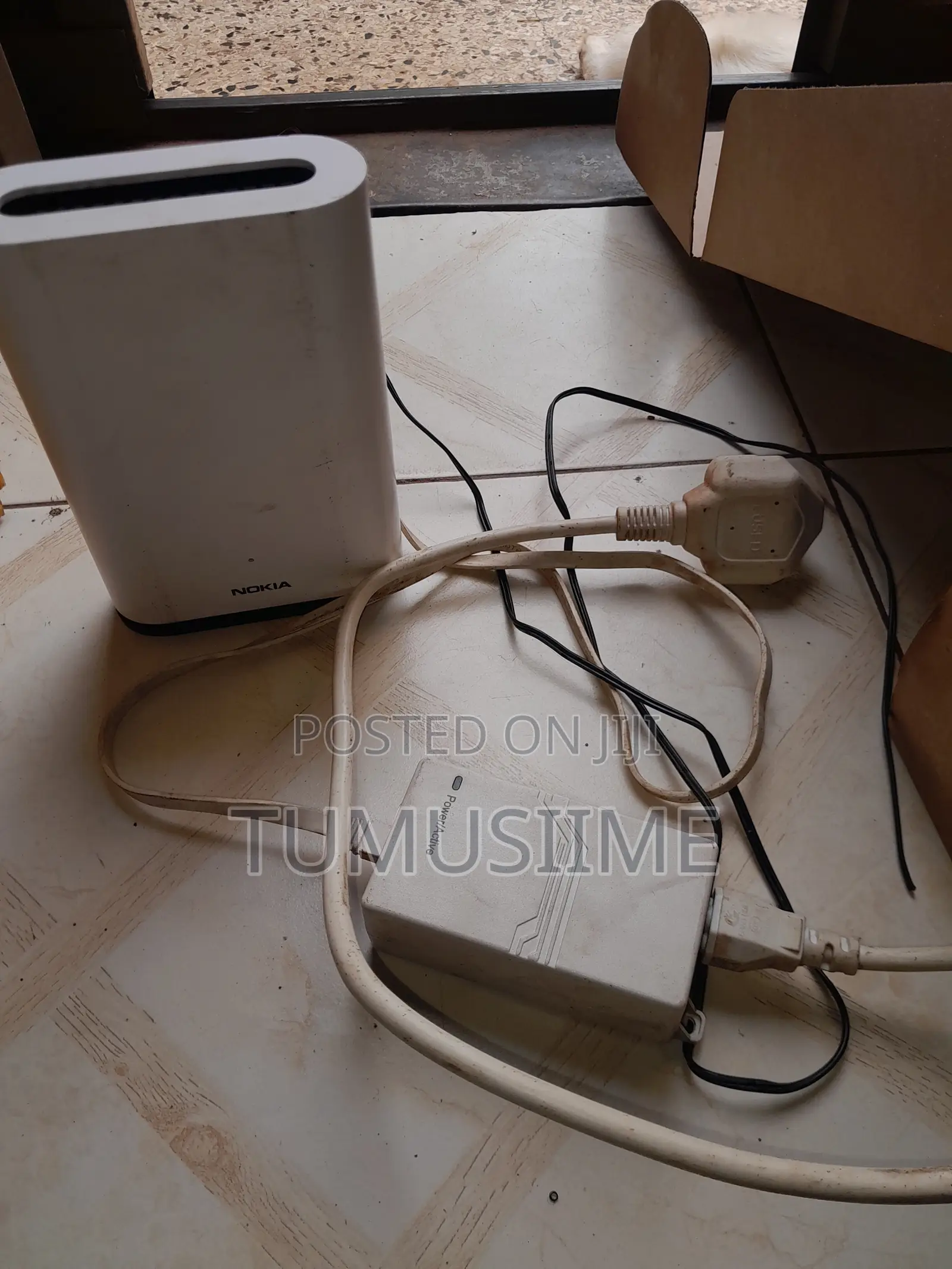 Nokia FastMile 4G Outdoor Receiver and Wifi Beacon Mesh Kit