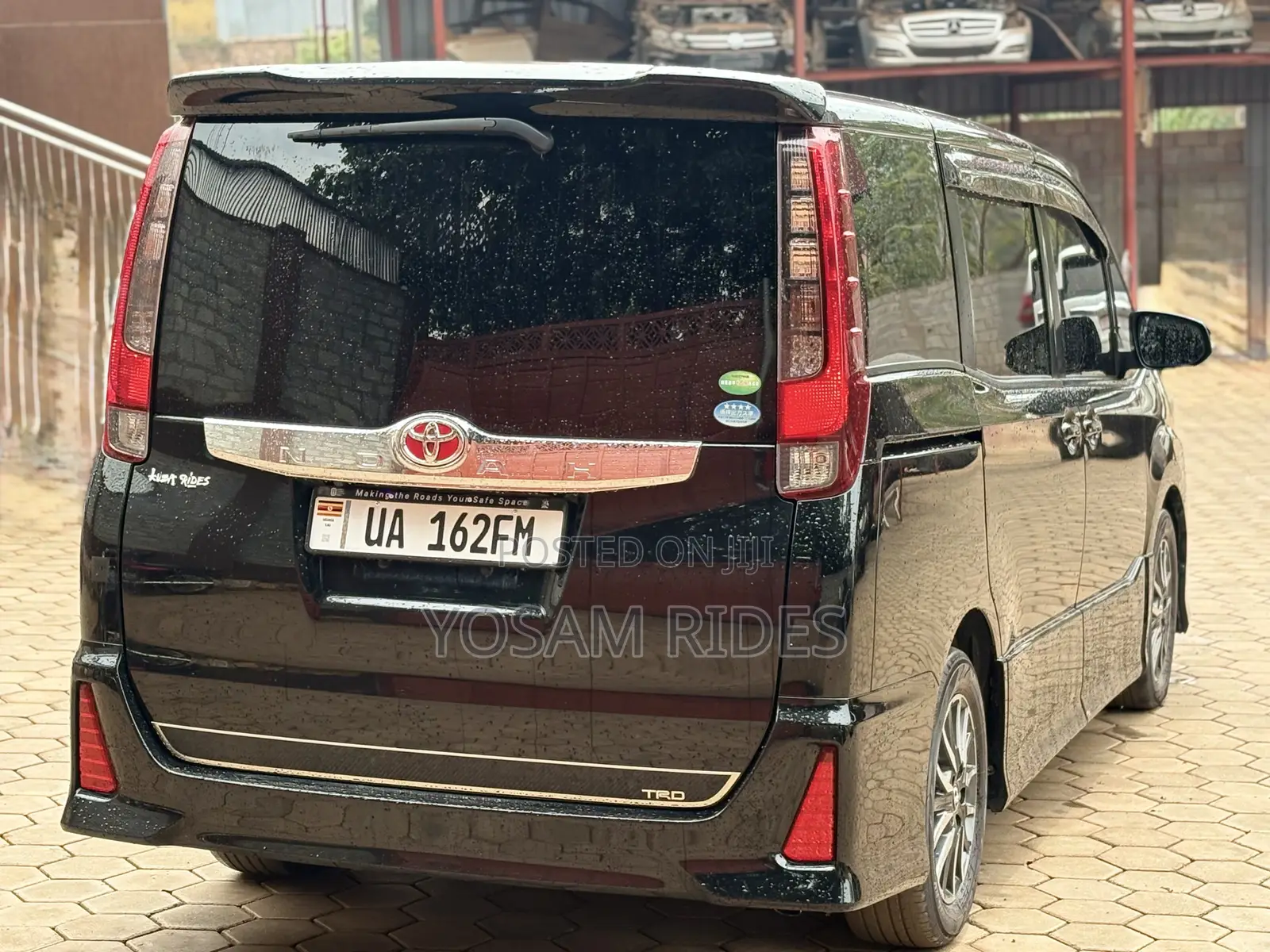 Toyota Noah 2.0 FWD (7 Seater) 2015 Black