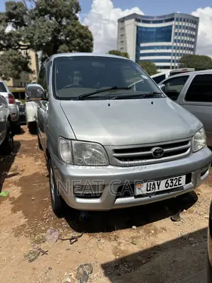 Toyota Noah 2003 Silver