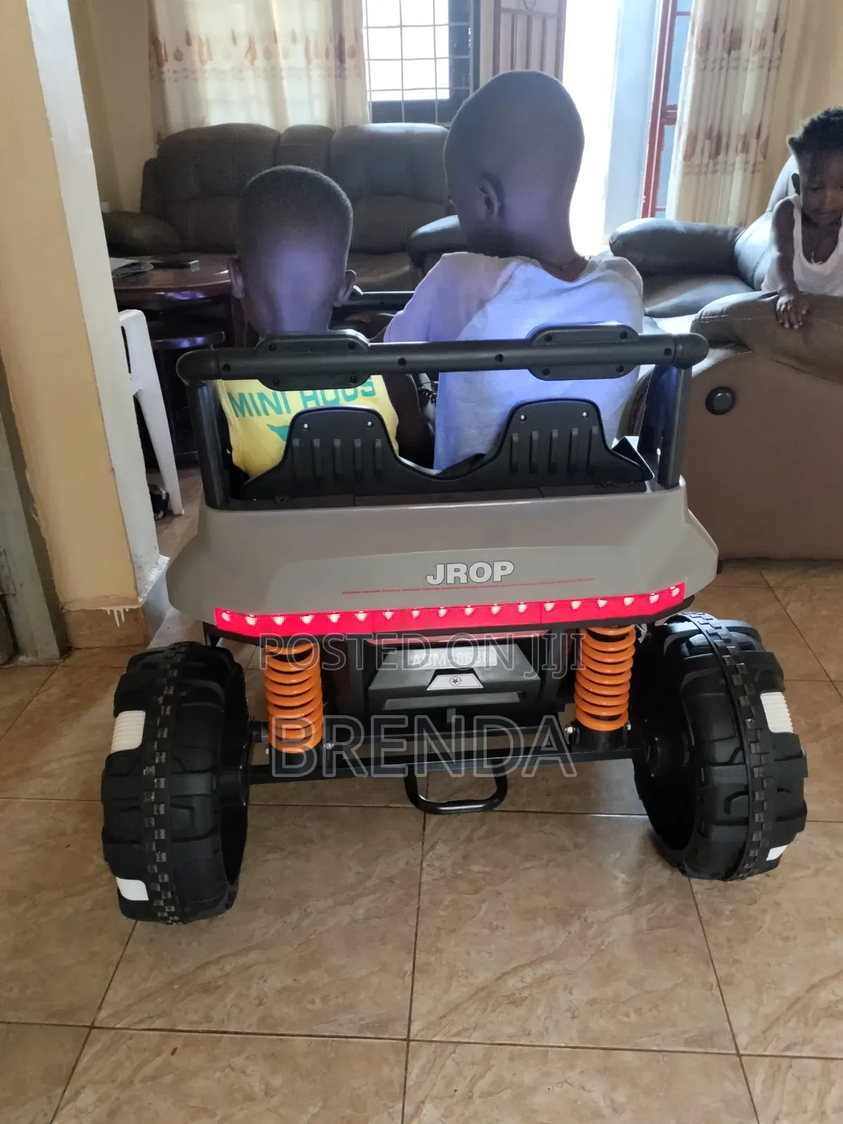 Rechargeable Big Strong 4X4 Kids Krop Sports Car for Upto 15 Years