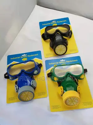 Half-Face Chemical Respirator With Eye Protection