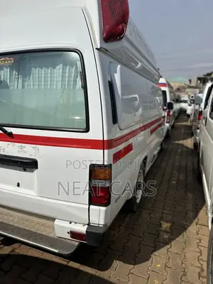 Toyota HiAce 2011 White