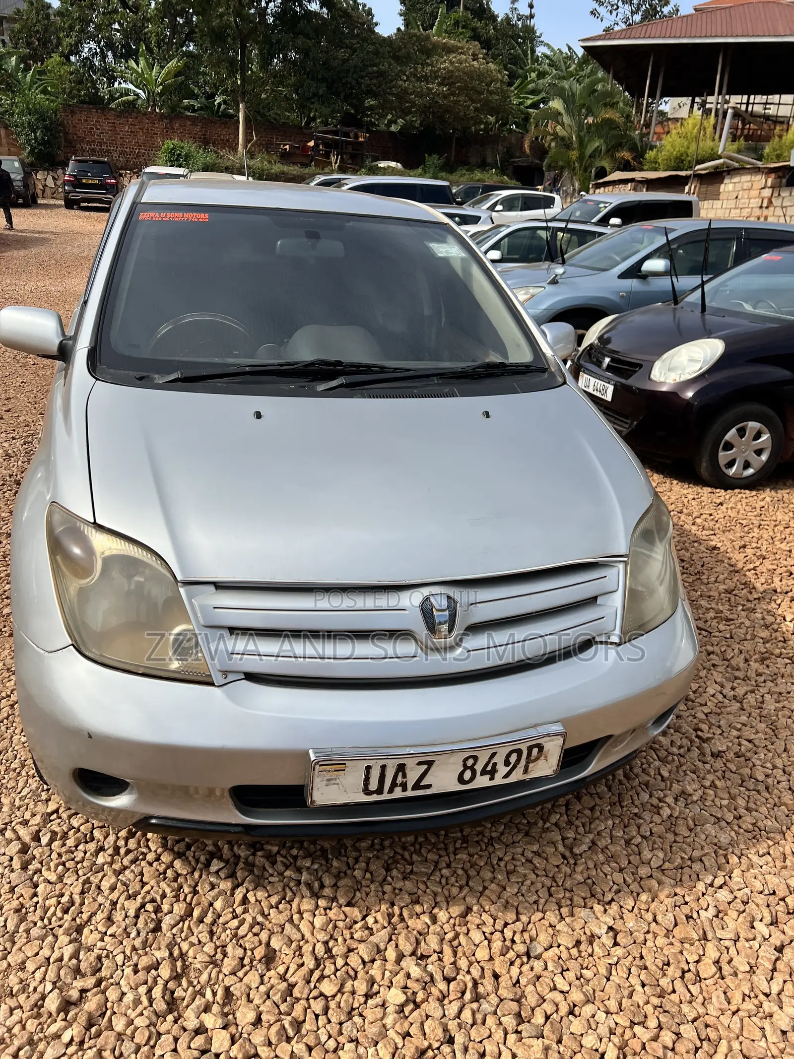 Toyota IST 2004 Silver