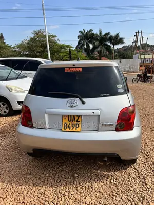Toyota IST 2004 Silver