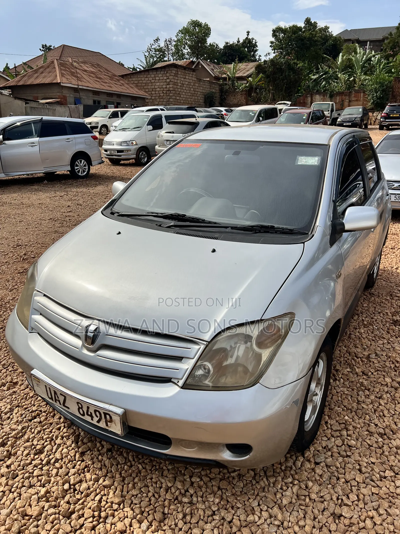Toyota IST 2004 Silver