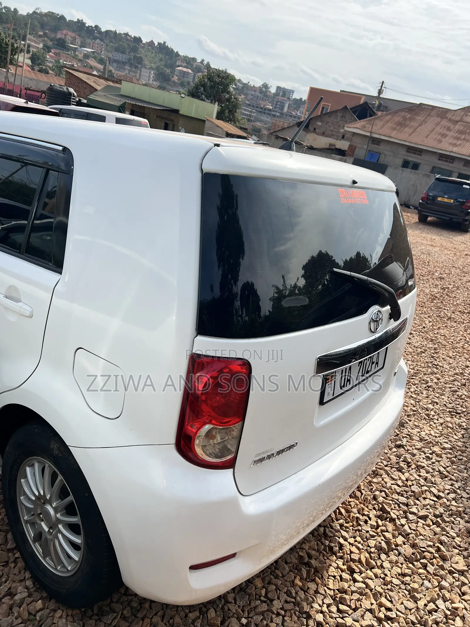 Toyota Corolla Rumion Hatchback 1.8 FWD 2015 White