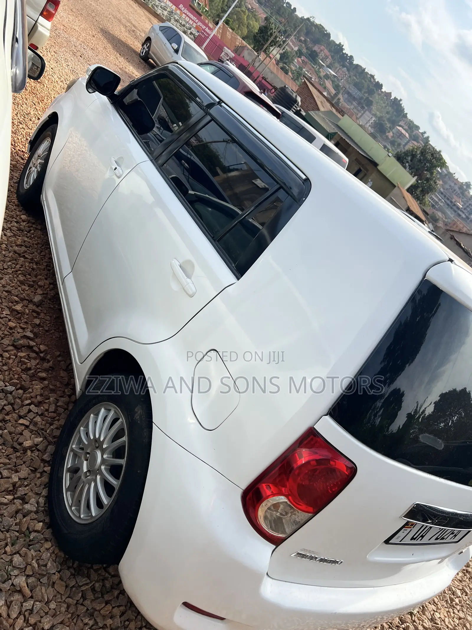 Toyota Corolla Rumion Hatchback 1.8 FWD 2015 White