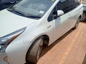 Toyota Prius 2017 White