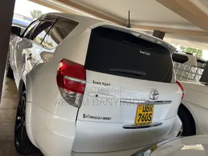 Toyota Vanguard 2010 White
