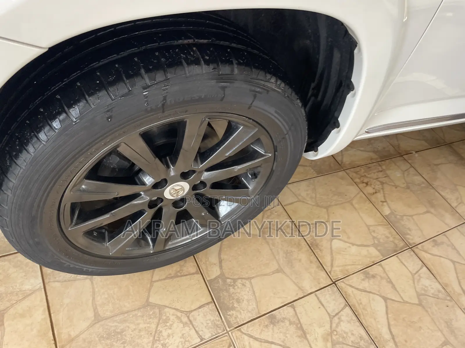 Toyota Vanguard 2010 White