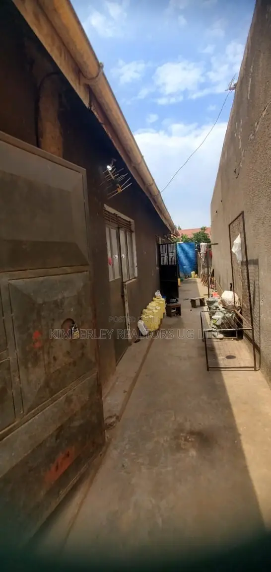 4bdrm Duplex in Division A for sale