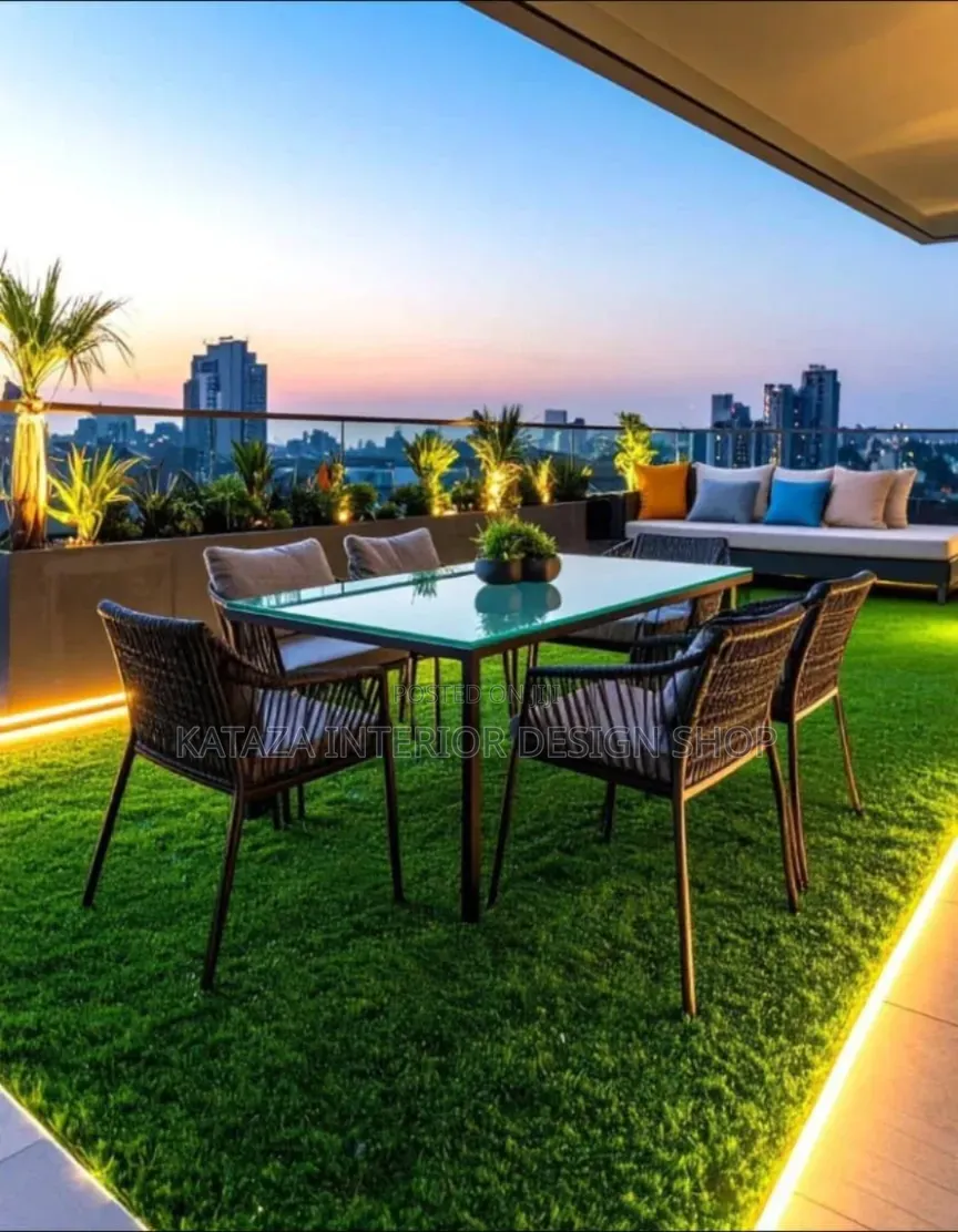 Change's Balcony Looks With Green Grass Carpet