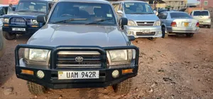 Toyota Hilux 1999 Gold