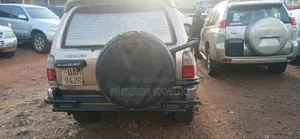 Toyota Hilux 1999 Gold