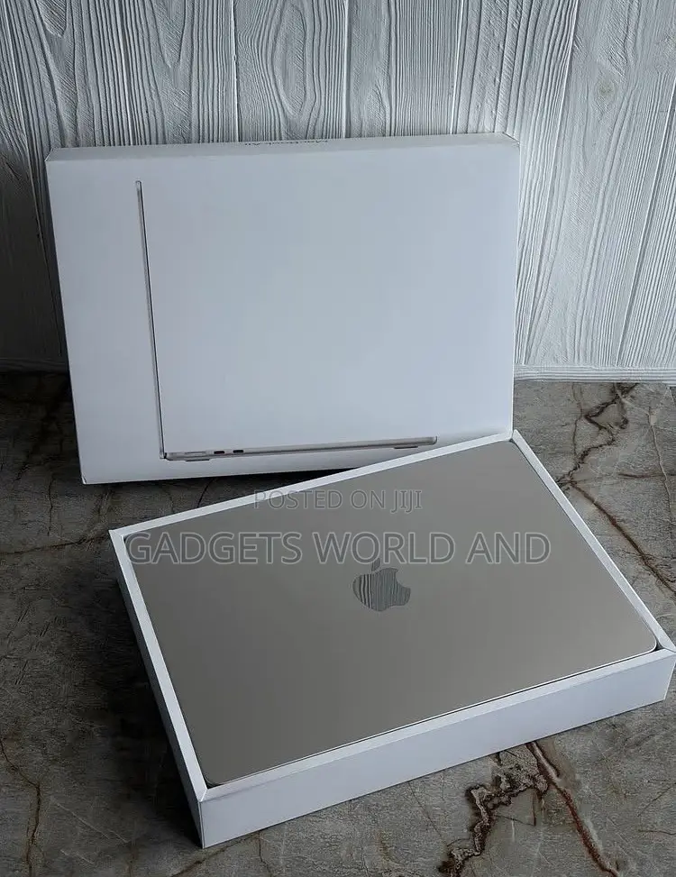 New Laptop Apple MacBook Air 2024 M3 16GB Apple M3 SSD 256GB