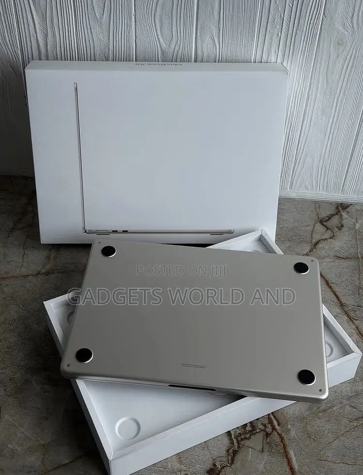 New Laptop Apple MacBook Air 2024 M3 16GB Apple M3 SSD 256GB