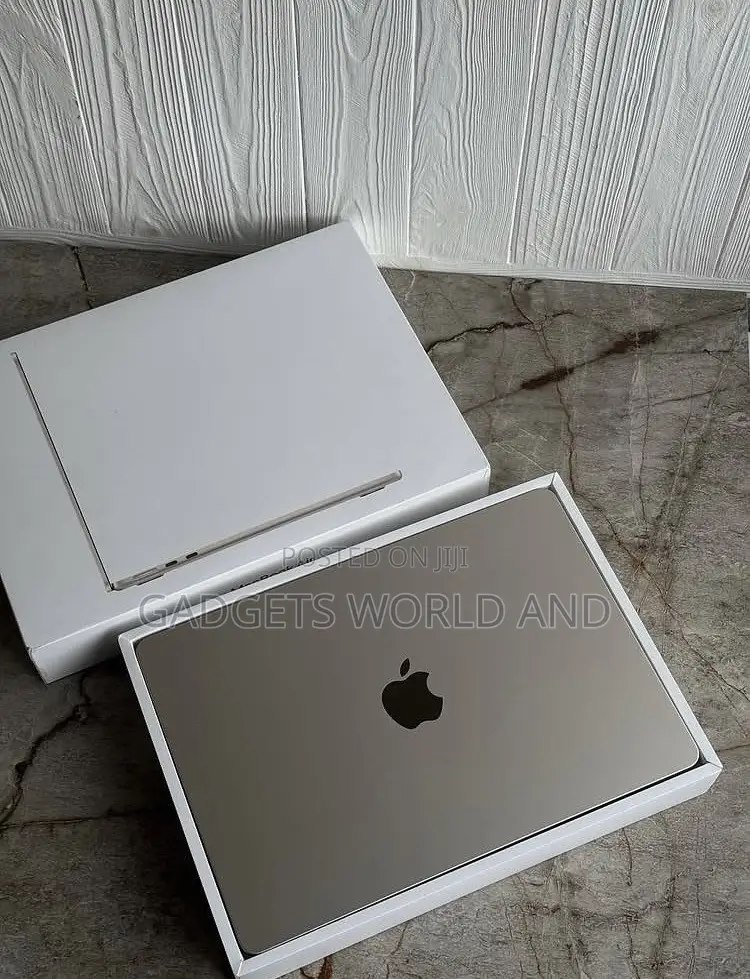 New Laptop Apple MacBook Air 2024 M3 16GB Apple M3 SSD 256GB