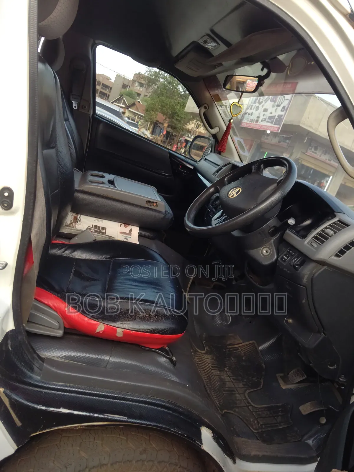 Toyota HiAce 2014 White