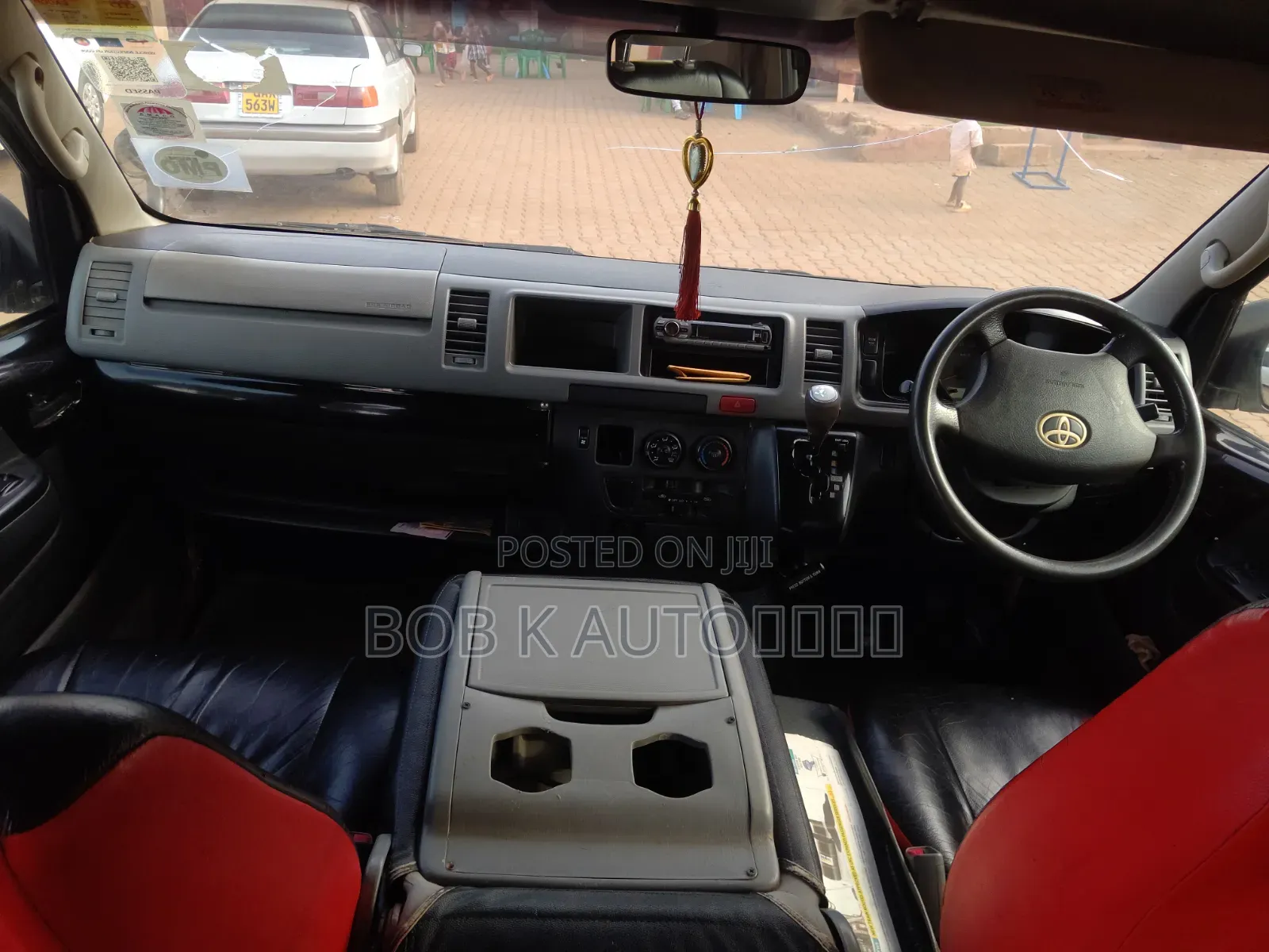 Toyota HiAce 2014 White