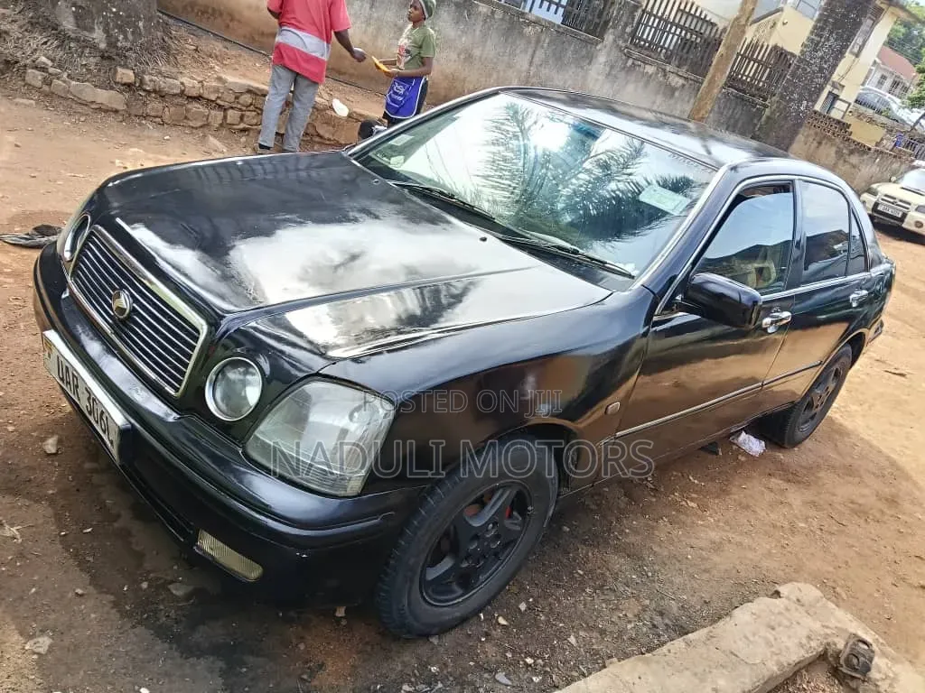 Toyota Progress 2004 Black
