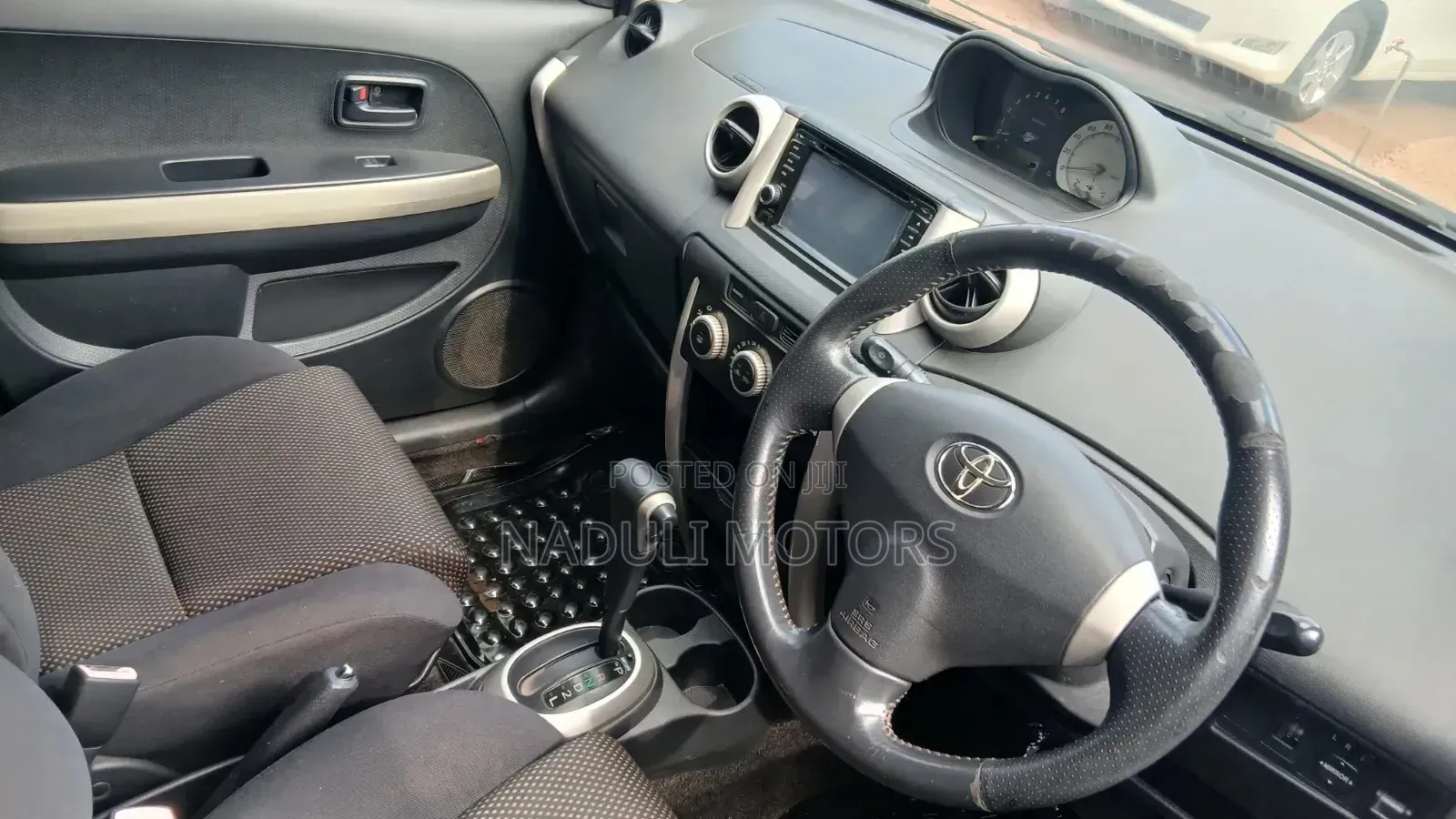 Toyota IST 2009 Red