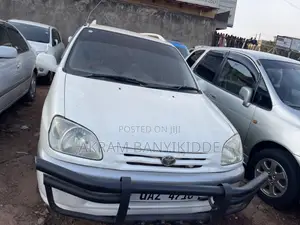 Toyota Raum 2000 White
