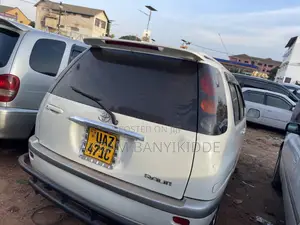Toyota Raum 2000 White