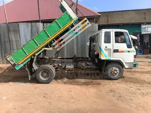 Isuzu ELF Truck 1999 White