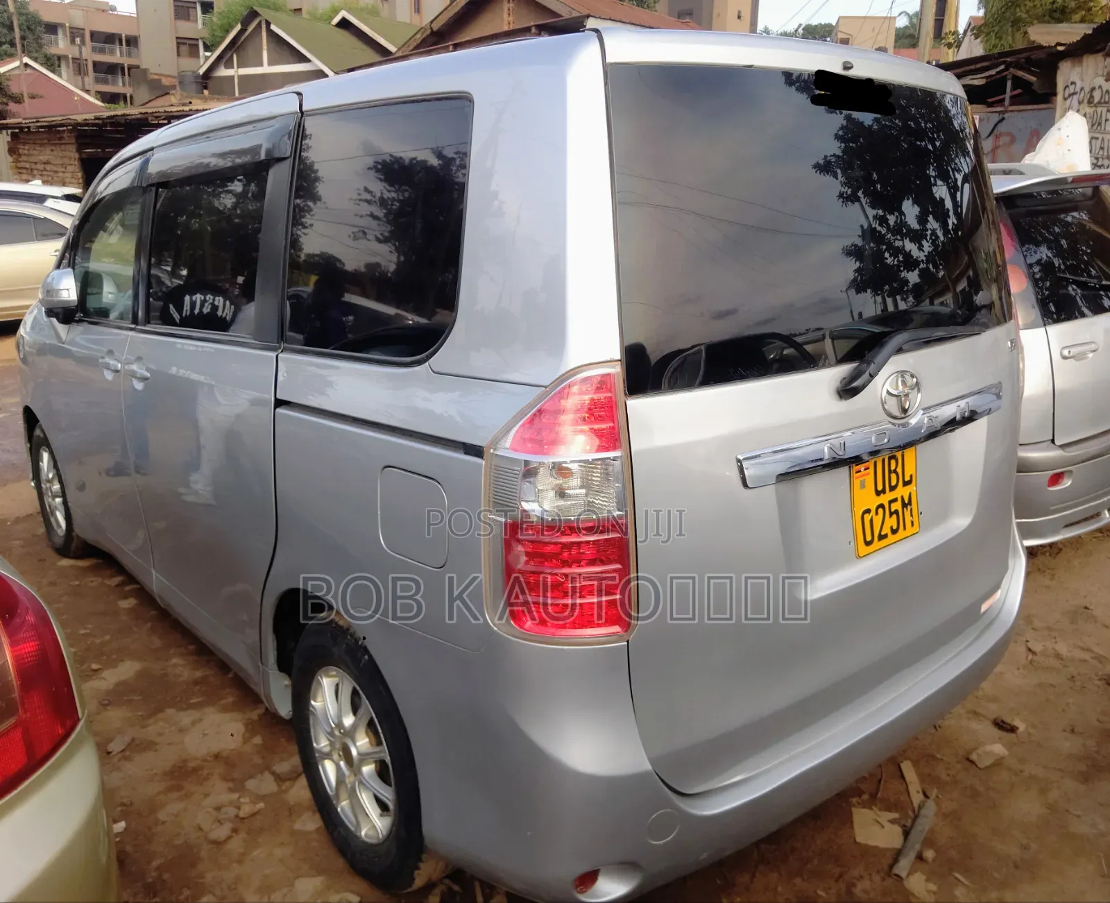 Toyota Noah 2012 Silver