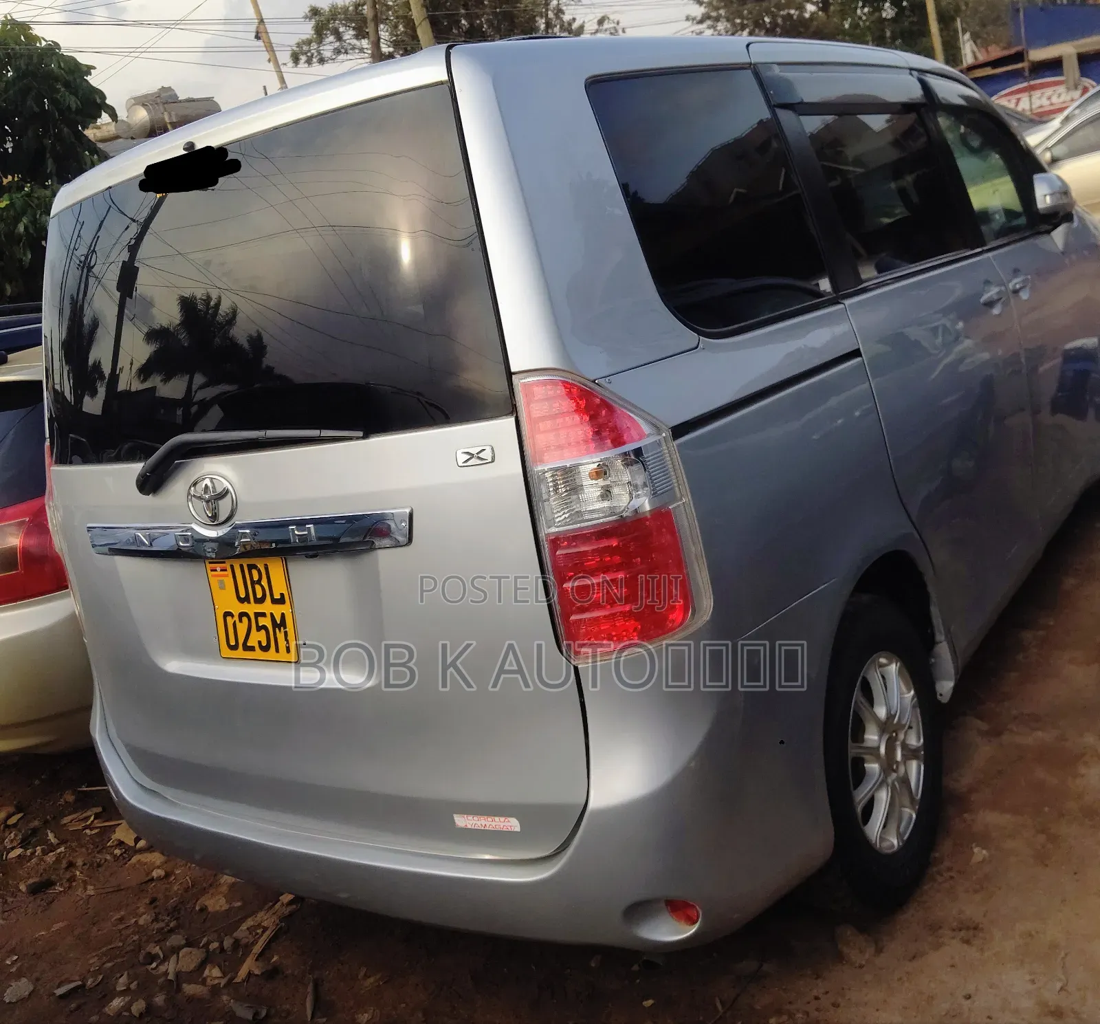 Toyota Noah 2012 Silver
