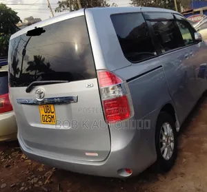 Toyota Noah 2012 Silver